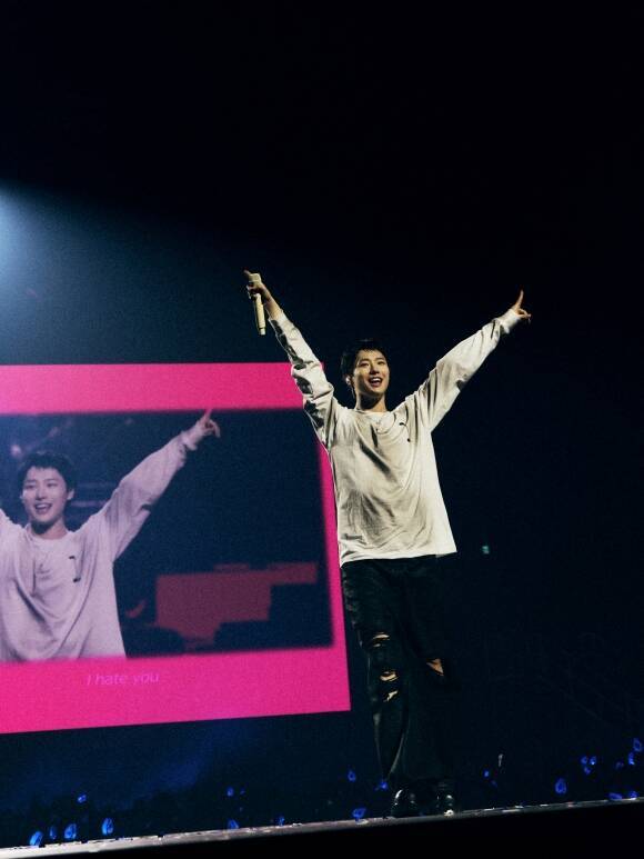 가수 우즈가 15일 인천 중구 인스파이어 아레나에서 2026 월드 투어 'Archive. 1 IN INCHEON'의 둘째 날 공연을 진행했다./EDAM엔터테인먼트