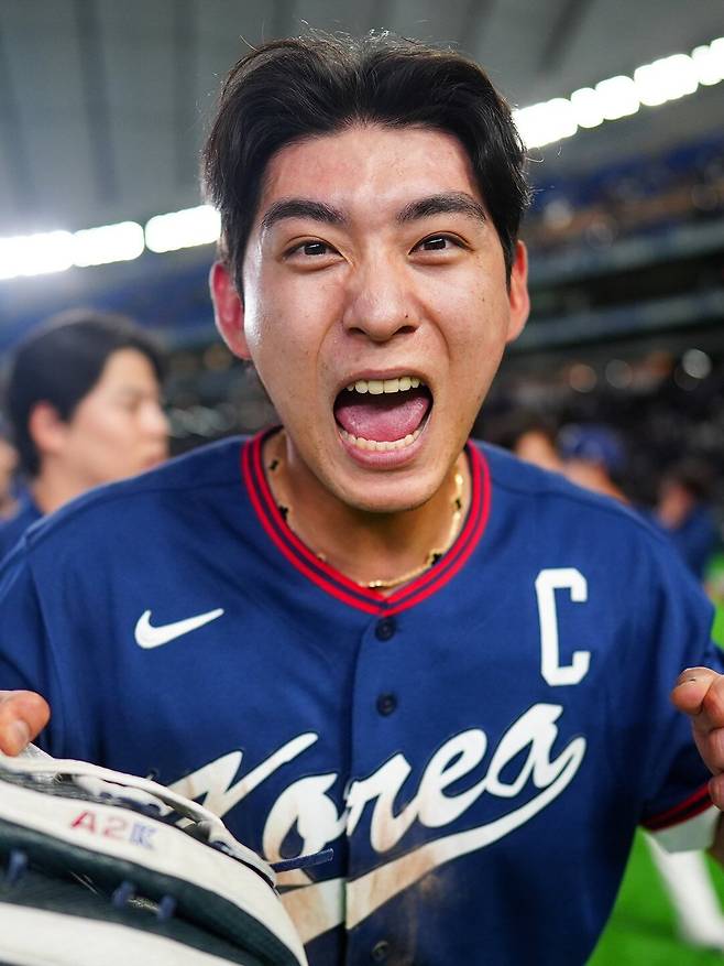 월드베이스볼클래식(WBC) 8강행의 역사적 순간 주목 받은 이정후의 반 클리프 아펠  ‘빈티지 알함브라 네크리스 오닉스’. @kbo.official