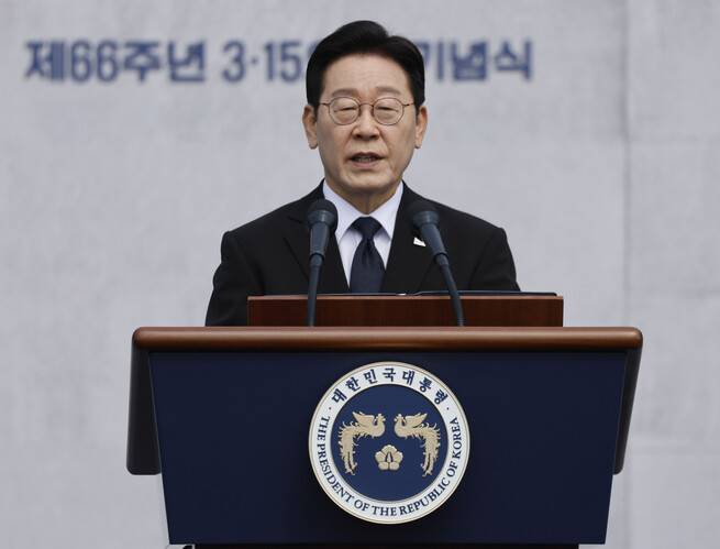 이재명 대통령이 15일 경남 창원시 국립3.15민주묘지에서 열린 제66주년 3.15의거 기념식에서 기념사를 하고 있다. 청와대사진기자단
