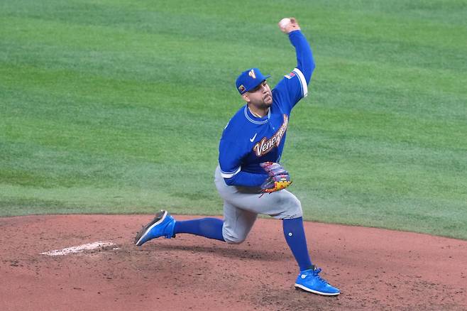 <yonhap photo-3164="">KBO리그 출신 엔마누엘 데 헤이수스(30)가 베네수엘라의 일본 격파를 이끌었다. (AP Photo/Marta Lavandier)/2026-03-15 11:44:33/ <저작권자 ⓒ 1980~2026 ㈜연합뉴스. 무단 전재 재배포 금지, AI 학습 및 활용 금지></yonhap>