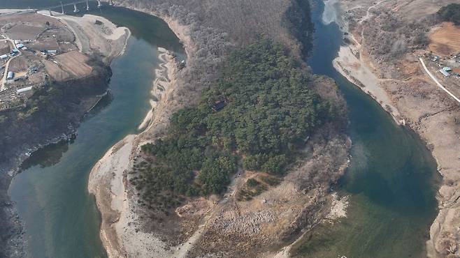 영화 '왕과 사는 남자'의 역사적 배경이 된 강원도 영월군 청령포.