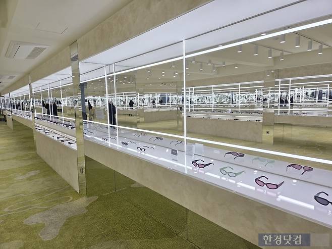 지난 7일 서울 명동에 있는 '더블러버스 명동점'에 안경과 선글라스가 진열돼있다./사진=박수림 기자