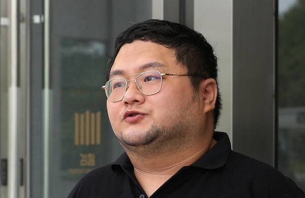 유튜버 구제역이 영장실질심사에 출석하고 있다. 연합뉴스