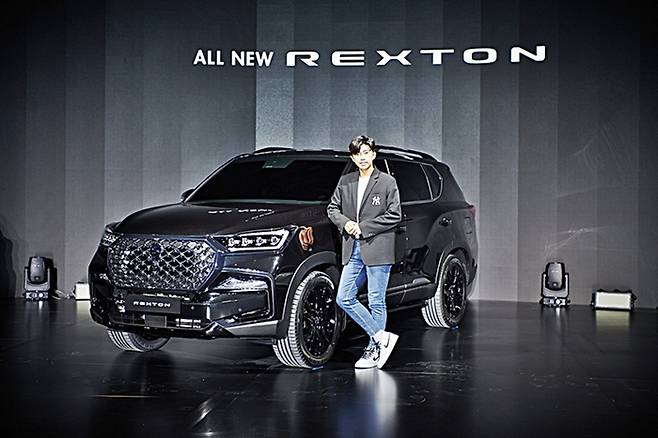 올뉴 렉스턴과 임영웅 [사진제공=쌍용차]]