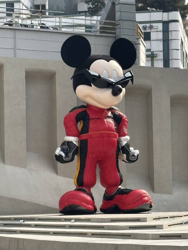 카레이서를 연상케 하는 미키마우스 / 사진= 이경동 여행+ 에디터