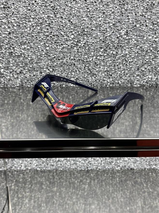 F1레이싱카를 재해석한 선글라스 / 사진= 이경동 여행+ 에디터