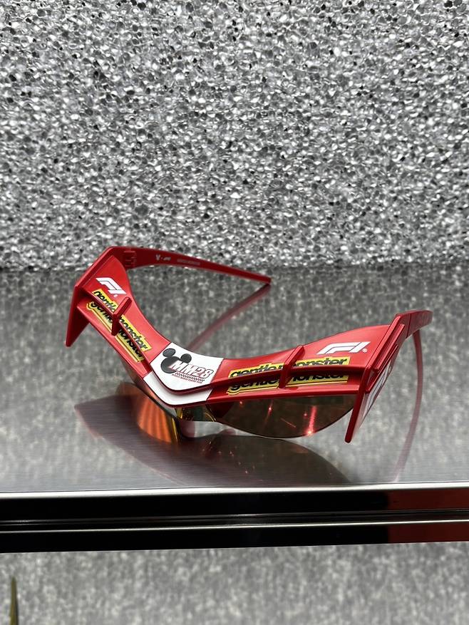 F1레이싱카를 재해석한 선글라스 / 사진= 이경동 여행+ 에디터