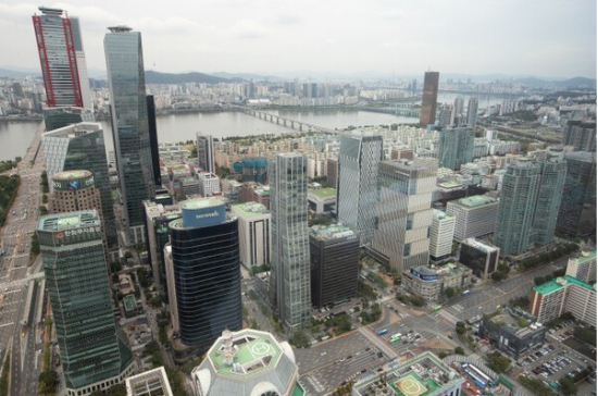 지난해 역대급 실적을 거둔 증권사들이 줄줄이 배당 확대에 나섰다. 사진은 서울 여의도 증권가. (연합뉴스)