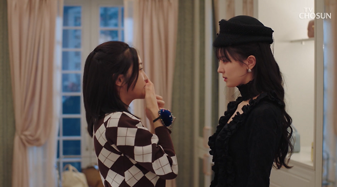 임성한 작가가 집필한 드라마 ‘닥터신’이 첫 방송부터 특유의 독특한 설정으로 웃음을 자아냈다. / 사진 = 닥터신 캡처