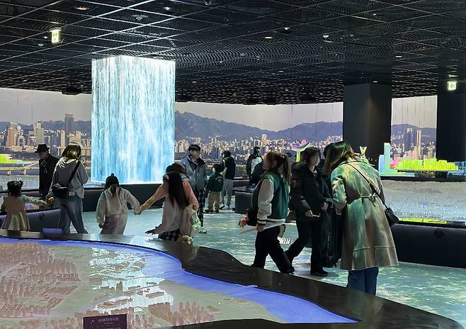 서울시청 지하 복합문화공간인 내친구서울 서울갤러리 누적 방문객이 10만2690명으로 집계됐다. 서울갤러리 1관을 모습 /사진제공=서울시