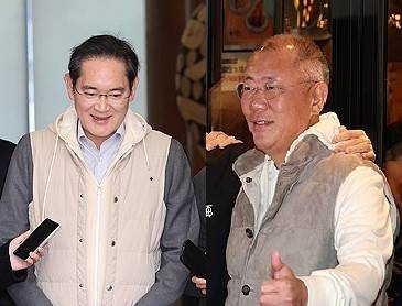 같은 브랜드의 조끼를 입은 이재용 삼성전자 회장과 정의선 현대차그룹 회장 [연합뉴스 자료사진 편집]