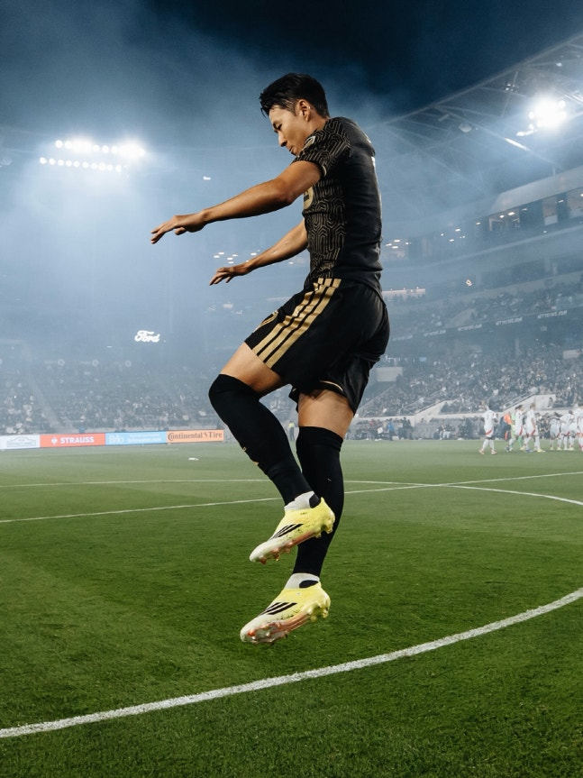 LAFC 손흥민이 15일 세인트루이스 시티와의 MLS 4라운드 홈경기에 앞서 루틴대로 몸을 풀고 있다. LAFC 인스타그램 캡처