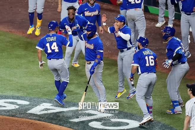▲ 베네수엘라 월드베이스볼클래식(WBC) 대표팀이 '디펜딩 챔피언' 일본을 격파하고 4강 진출에 성공함과 동시에 LA 올림픽 진출권까지 손에 쥐었다.