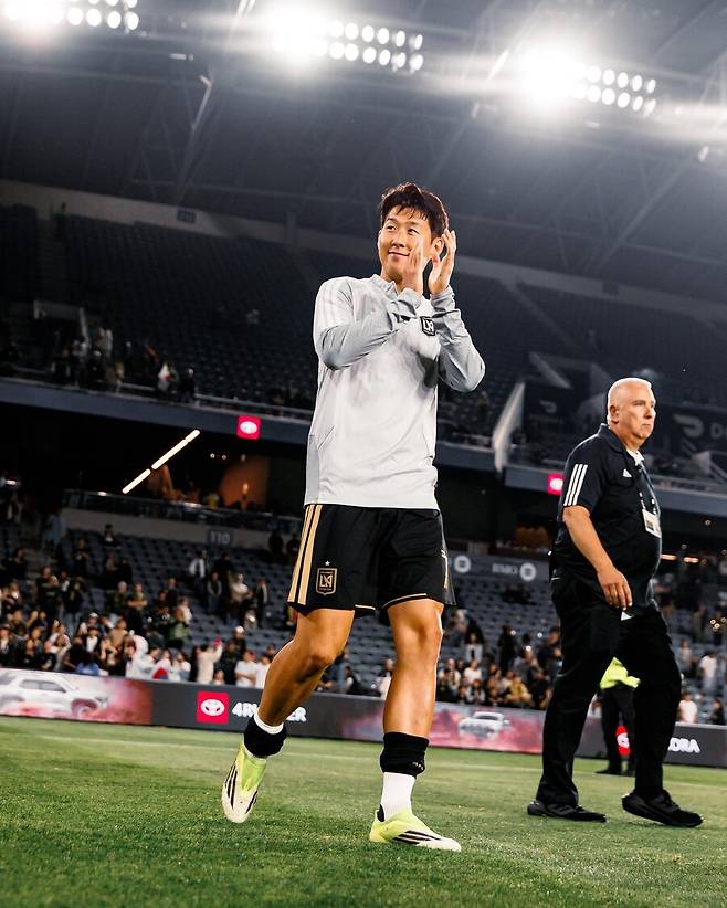 ▲ 손흥민은 이타적인 플레이로 7개의 도움을 기록하며 기여도는 유지하고 있지만, 해결사로서의 존재감은 다소 주춤했다. 올 시즌 유일한 득점 역시 레알 에스파냐와의 챔피언스컵에서 넣은 페널티킥이 전부다. 필드 상황에서 터지는 시원한 득점포가 전술 한계에 가로막히고 있다. ⓒ LAFC