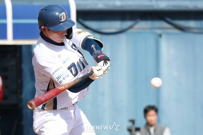NC 신재인이 13일 LG전에서 안타를 날리고 있다. /사진=김진경 선임기자