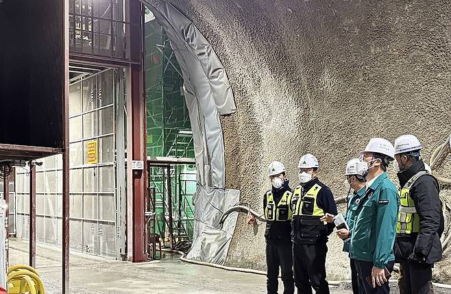 남양주 왕숙 국도 47호선 지하화 현장 점검 (남양주=연합뉴스) 김상수 남양주 부시장이 국도 47호선 지하화 공사 현장을 찾아 안전 관리 실태를 살펴보고 있다. 2026.3.15 [남양주시 제공. 재판매 및 DB 금지]