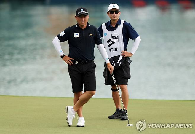 이태훈(왼쪽) [로이터=연합뉴스]