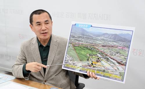 기자 간담회서 도청 신청사 착공식 설명하는 김진태 지사 [강원특별자치도 제공. 재판매 및 DB 금지]