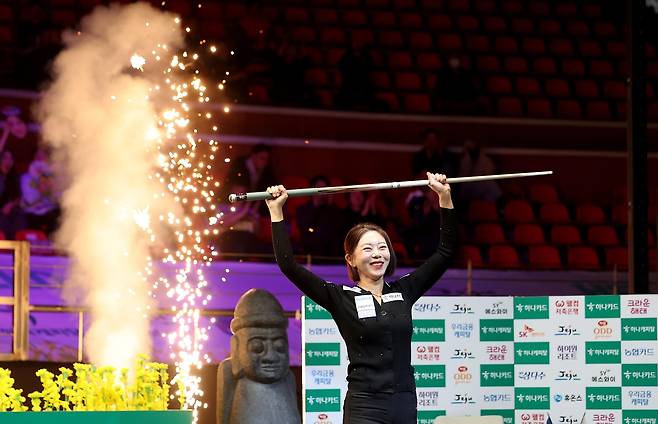우승을 확정하고 환호하는 김가영 [PBA 제공. 재판매 및 DB 금지]