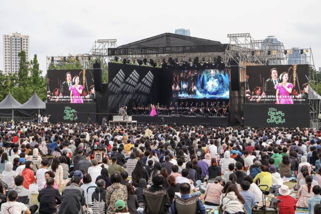 부산시민공원에서 열린 '2024 클래식 파크 콘서트' 모습. 부산일보DB
