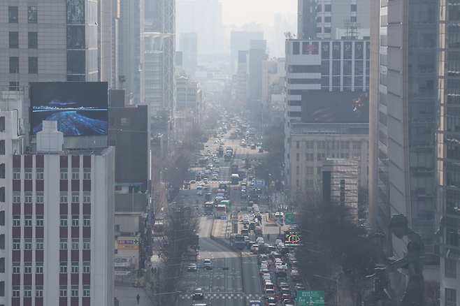 ▲서울 종로 일대가 미세먼지로 뿌옇다. 사진= 연합뉴스