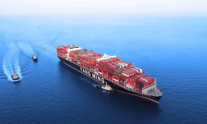 양밍해운은 12일(현지시간) 제411차 이사회를 개최하고 지속적인 사업 확장과 기존 선대 현대화를 위해 1만3000 TEU급 LNG 이중연료 컨테이너선 6척 추가 발주한다. (사진=양밍해운)