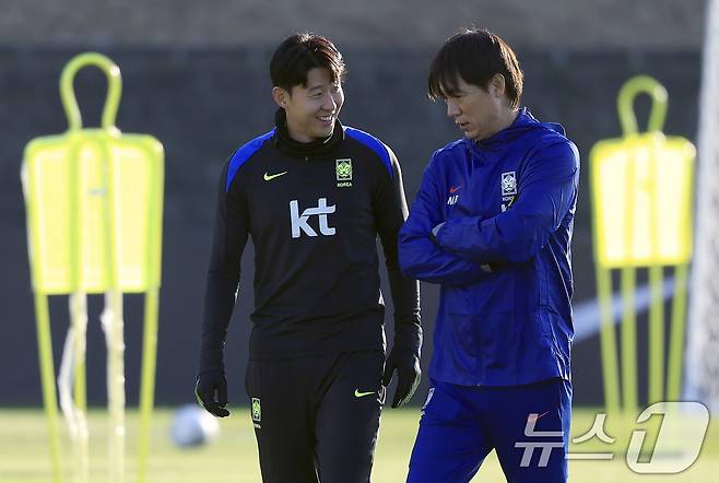 대한민국 축구 국가대표팀 홍명보 감독과 손흥민.  ⓒ 뉴스1 박정호 기자