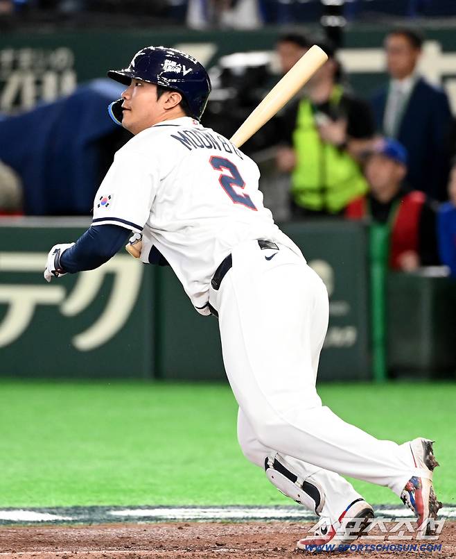 8일 일본 도쿄돔에서 열린 WBC(월드베이스볼클래식) 한국과 대만의 경기, 5회말 무사 1루 문보경이 안타를 치고 있다. 도쿄(일본)=허상욱 기자wook@sportschosun.com/2026.03.08/