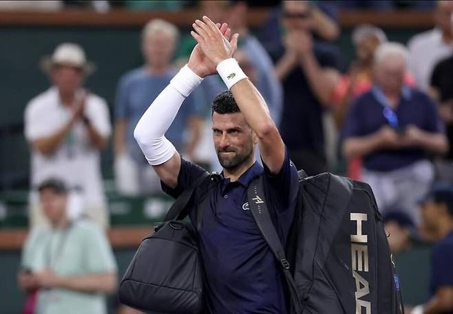 인디언 웰스에서 잭 드래이퍼에게 패한 후 코트를 떠나는 조코비치. 조코비치 SNS