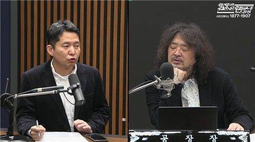 지난 10일 '김어준의 겸손은 힘들다 뉴스공장'에 출연한 장인수 전 MBC 기자(왼쪽).ⓒ유튜브 '김어준의 겸손은 힘들다 뉴스공장' 갈무리