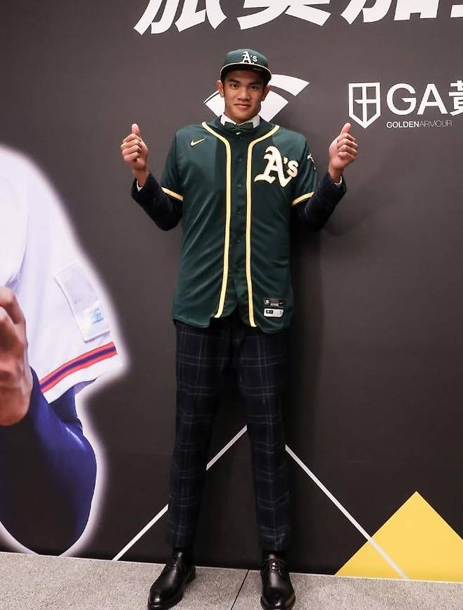 MLB 애슬레틱스와 계약할 당시 린웨이언. 개인 SNS 캡처