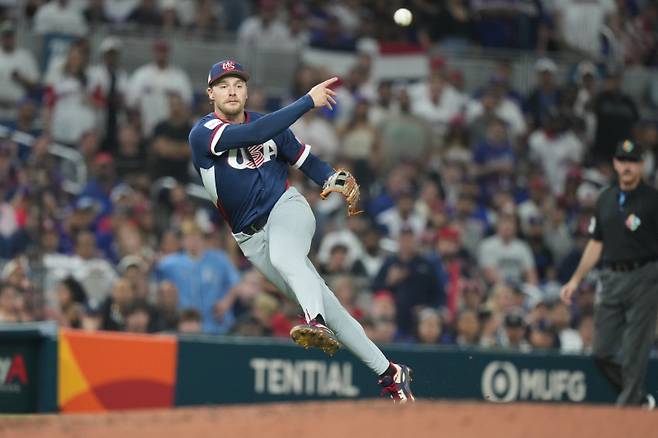 <yonhap photo-6360="">탄성을 자아내는 호수비가 쏟아졌다. 2026 월드베이스볼클래식(WBC) 최고 빅매치는 그야말로 야구팬 눈을 즐겁게 만들었다.&nbsp; (AP Photo/Lynne Sladky)/2026-03-16 10:31:33/<저작권자 ⓒ 1980~2026 ㈜연합뉴스. 무단 전재 재배포 금지, AI 학습 및 활용 금지></yonhap>
