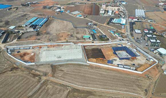 메디푸드 연구지원센터(왼쪽)와 그린바이오 벤처캠퍼스 전경 [사진=예산군]