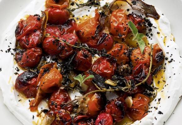 사진은 구운 토마토에 올리브유를 첨가한 요리.  [사진=thehappyfoodie]