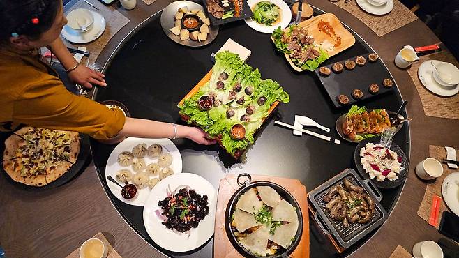 쓰촨성 쑹판현의 티베트 레스토랑 샤얼바장찬. 김영주 기자