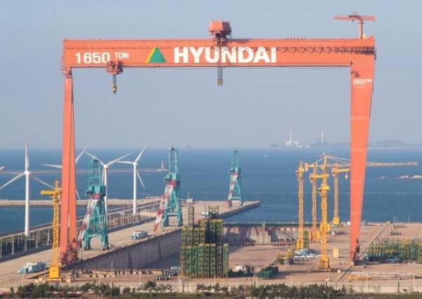HD현대중공업 전북 군산조선소에 있는 1650톤급 골리앗 크레인. 사진=한국경제신문