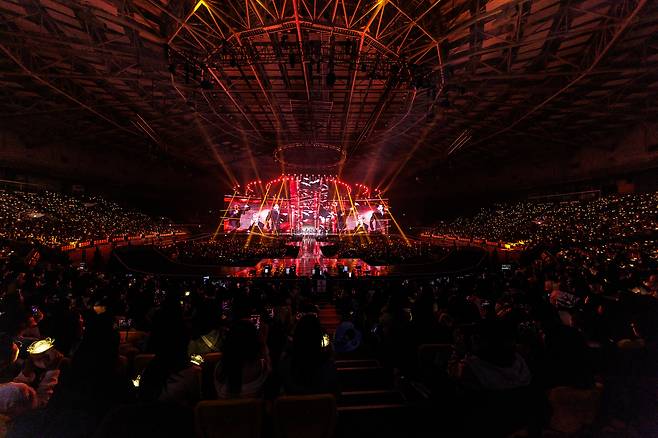 ZeroBaseOne performs during one of the encore concerts of its ″Here & Now″ world tour held on March 13, 14 and 15 at the KSPO Dome in southern Seoul. [WAKEONE]