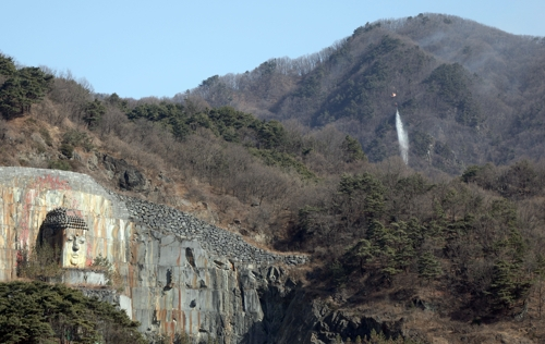 경남 함양 산불 진화 헬기 투입. [연합뉴스]