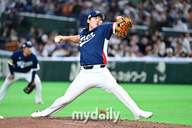 7일 일본 도쿄돔에서 열린 2026 월드 베이스볼 클래식(WBC) 조별리그 한국-일본 경기. 조병현이 3회말 2사에 마운드에 올라 힘차게 투구하고 있다./도쿄(일본)=한혁승 기자 hanfoto@mydaily.co.kr