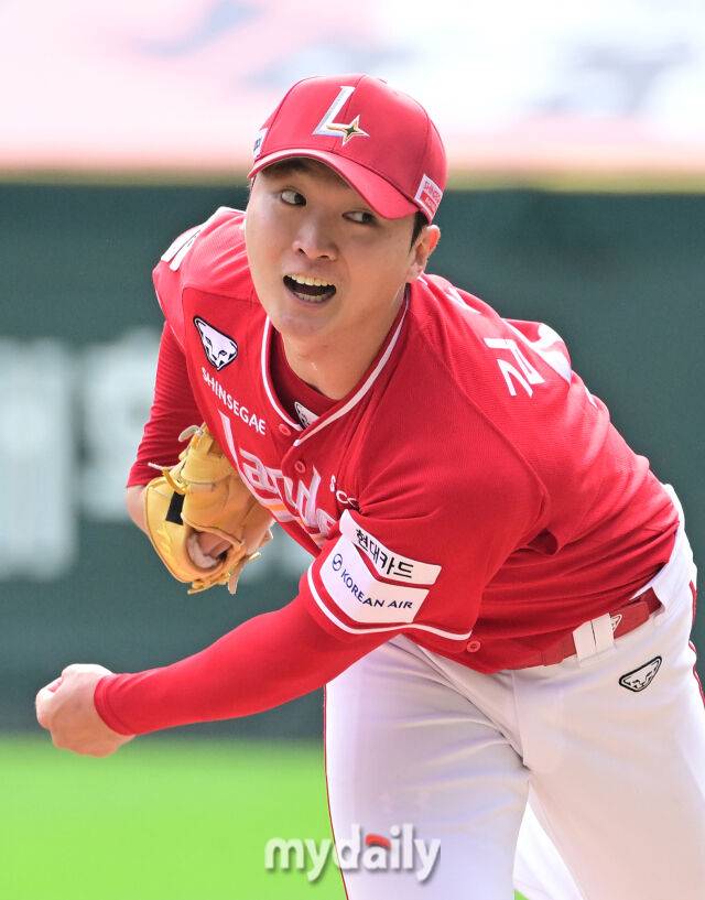 2025년 10월 11일 오후 인천 SSG랜더스필드에서 '2025 신한 SOL Bank KBO 포스트시즌' 삼성 라이온즈와 SSG 랜더스의 준플레이오프 2차전이 열렸다. SSG 선발투수 김건우가 역투하고 있다./마이데일리