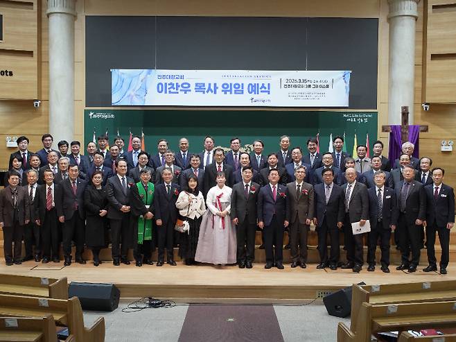 지난 15일에 진주대광교회에서 열렸던 이찬우 목사 위임 감사예배.  진주대광교회 미디어팀 제공