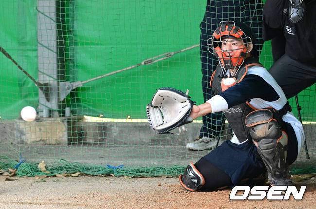 [OSEN=최규한 기자] 한화 최재훈. 2026.02.21 / dreamer@osen.co.kr