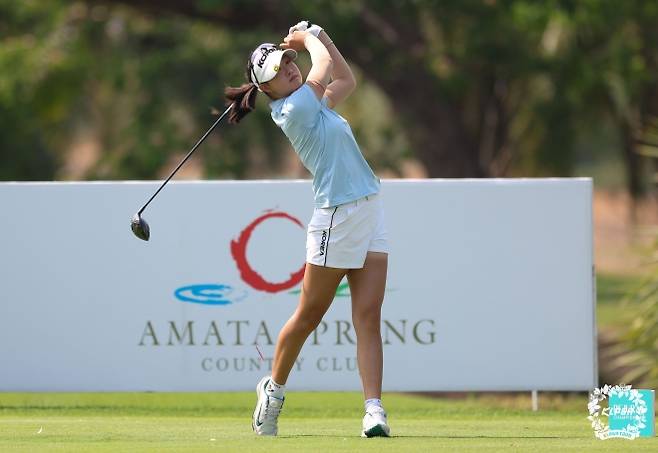 오수민이 지난 14일 리쥬란 챔피언십 3라운드 2번홀에서 티샷을 하는 모습. 촌부리 KLPGA 제공