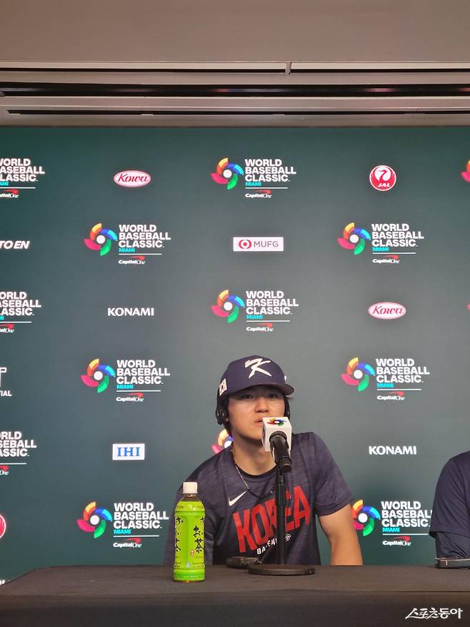 김도영이 14일(한국시간) 미국 플로리다주 마이애미 론디포파크서 열린 제6회 WBC 도미니카공화국과 8강전을 앞두고 공식 기자회견에 참석해 취재진의 질문에 답을 하고 있다. 마이애미｜장은상 기자 award@donga.com