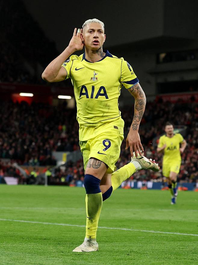 토트넘 히샬리송이 16일 리버풀전에서 후반 45분 극적인 동점골을 터뜨린 뒤 세리머니하고 있다. 로이터연합뉴스