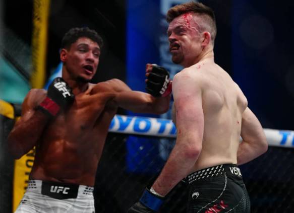 마르완 라히키(왼쪽)-해리 하드윅의 경기 모습. /사진=더선 갈무리