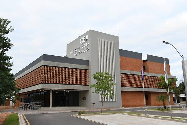 코이카 사업 통해 세워진 파라과이 항공훈련센터 (서울=연합뉴스) 코이카가 '파라과이 항공 전문인력 역량강화사업'을 통해 파라과이 수도 아순시온 근교 루케시에 신축한 항공훈련센터 모습. [코이카 제공. 재판매 및 DB 금지]