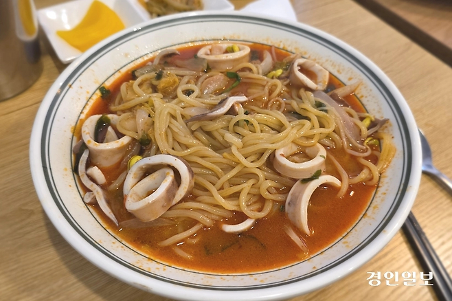 하얀 짬뽕은 금세 빨간 짬뽕이 됐다. /황성규기자 homerun@kyeongin.com