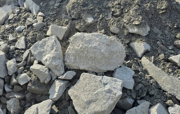 숏크리트 덩어리.