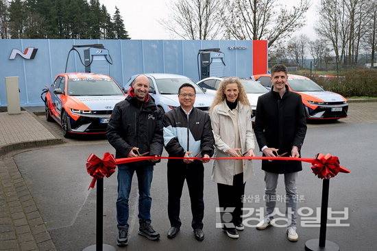 ▲ 현대차는 최근 고성능 브랜드 '현대 N'이 독일 뉘르부르크링 노르트슐라이페 서킷에서 '뉘르부르크링 N 급속 충전소'를 열었다고 16일 밝혔다. 현대차 제공